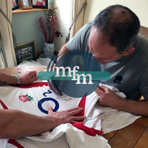 England Rugby 2003 World Cup shirt signed by Martin Johnson underneath O2 Logo
