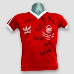 Liverpool FC shirt signed by Steven Gerrard (Faded Signature)