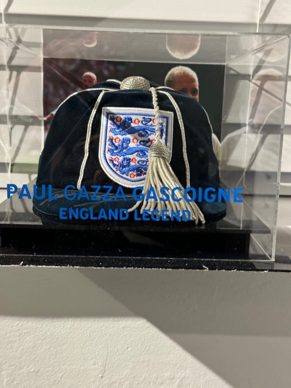 Paul ‘Gazza‘ Gascoigne signed Cap in Display Case