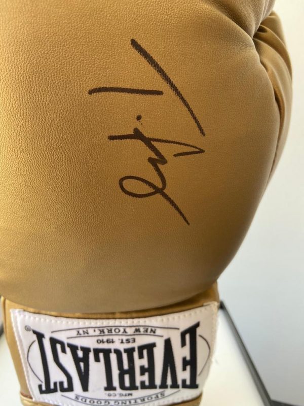 Tyson Fury Gypsy King Hand Signed Gold Everlast Boxing Glove In Light-Up Quality Display Case