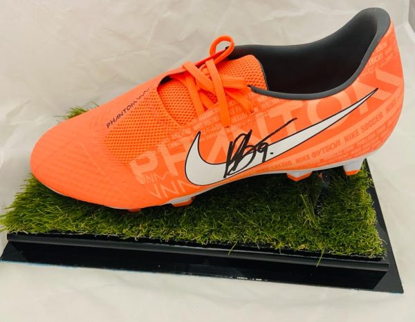 Leeds Utd  Football boot signed by Patrick Bamford in a quality display