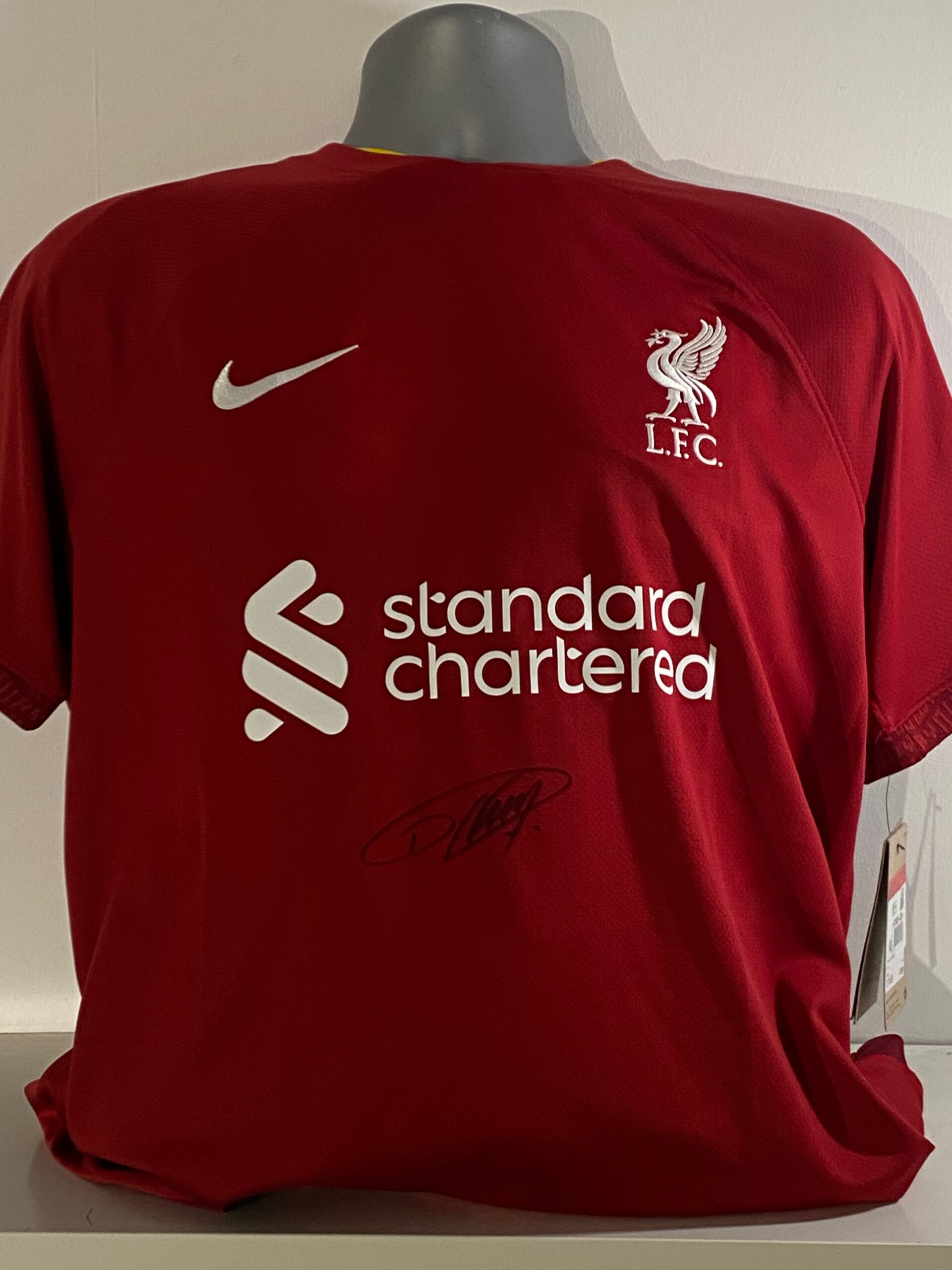 nunez signed shirt