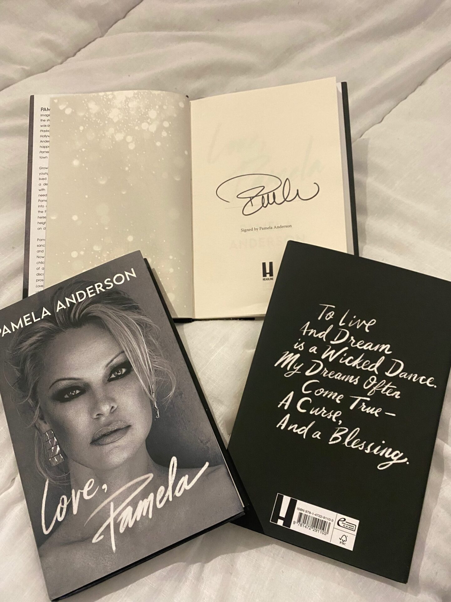 Pamela Love アートブック Love, Pamela: Her new memoir, taking control of her own