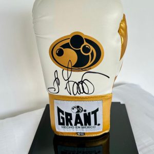 Oleksandr Usyk Signed White & Gold  Boxing Glove  See photos - Image 4