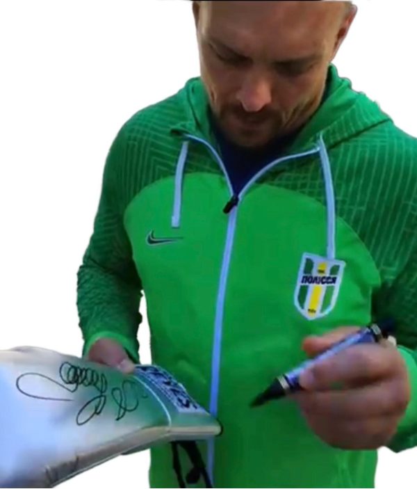 Oleksandr Usyk Undisputed Signed Silver  Boxing Glove In Display Case