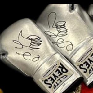 Oleksandr Usyk Undisputed Signed Silver  Boxing Glove In Display Case - Image 3