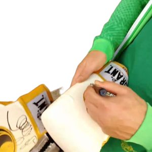 Oleksandr Usyk Signed White & Gold  Boxing Glove  See photos - Image 2