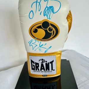 Oleksandr Usyk Signed White & Gold  Boxing Glove  See photos