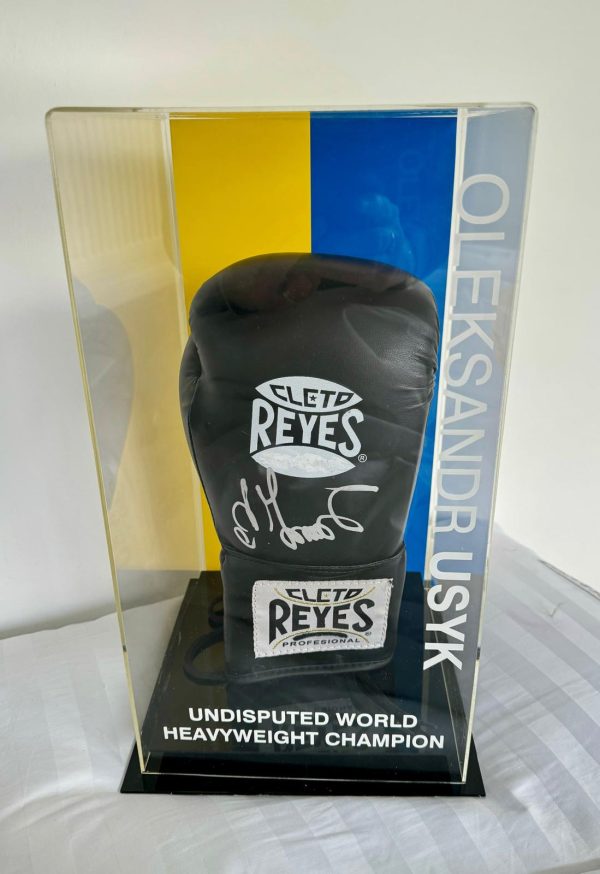 Oleksandr Usyk Undisputed Signed Black  Boxing Glove In Display Case