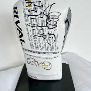 Oleksandr Usyk Undisputed Signed White  Boxing Glove In Display Case - Image 2