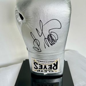 Oleksandr Usyk Undisputed Signed Silver  Boxing Glove In Display Case - Image 2